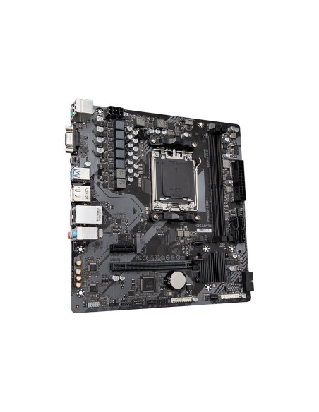 Gigabyte A620M S2H AM5 Micro-ATX pagrindinė plokštė – vaizdas kampu, kitas