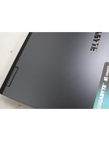 Gigabyte GAMING A16 PRO DYH 16" WQXGA 165Hz nešiojamas kompiuteris – SALE OUT, dangtis iš arti