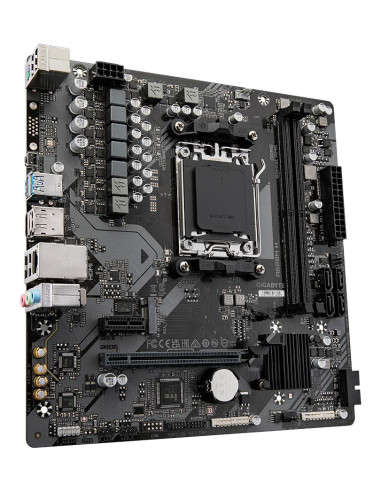 GIGABYTE A620M H pagrindinė plokštė – plokštės vaizdas kampu
