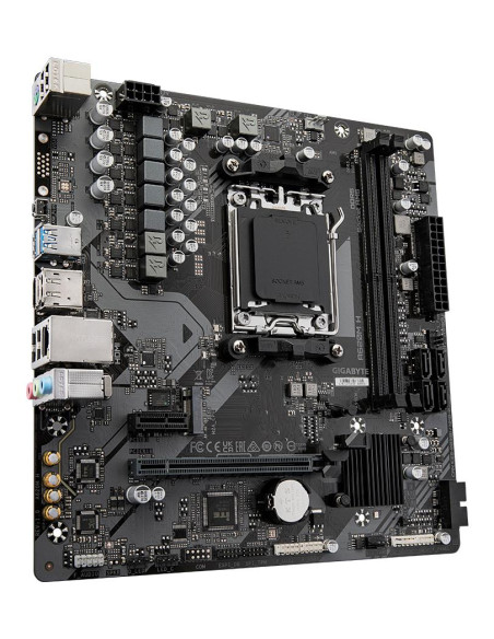 GIGABYTE A620M H pagrindinė plokštė – plokštės vaizdas kampu