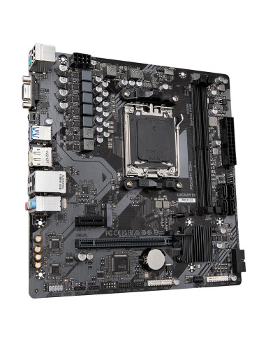 GIGABYTE A620M S2H pagrindinė plokštė – plokštės vaizdas kampu