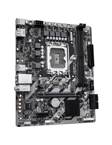 GIGABYTE H810M K pagrindinė plokštė – plokštės vaizdas kampu