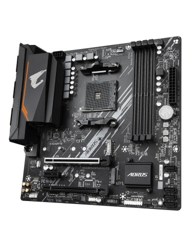 GIGABYTE B550M AORUS ELITE pagrindinė plokštė – procesoriaus ir atminties lizdai kampu