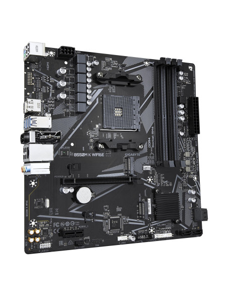 GIGABYTE B550M K WF6E pagrindinė plokštė – plokštės vaizdas kampu