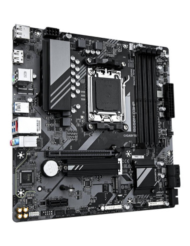 GIGABYTE B650M D3HP pagrindinė plokštė – plokštės vaizdas kampu