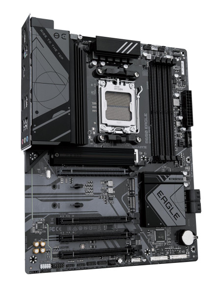 GIGABYTE B650 EAGLE pagrindinė plokštė – plokštės vaizdas kampu