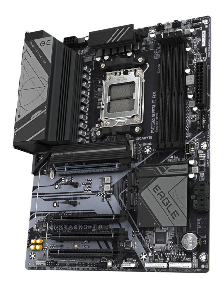 GIGABYTE B650 EAGLE AX pagrindinė plokštė – radiatoriai ir komponentai kampu