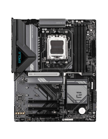 GIGABYTE B650E EAGLE pagrindinė plokštė – vaizdas iš viršaus