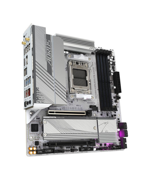 GIGABYTE B650M AORUS ELITE AX ICE pagrindinė plokštė – plokštės vaizdas kampu