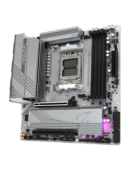 GIGABYTE B650M AORUS ELITE AX ICE pagrindinė plokštė – radiatoriai ir komponentai kampu