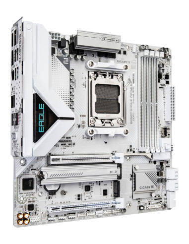 GIGABYTE B850M EAGLE WF6E ICE pagrindinė plokštė – plokštės vaizdas kampu
