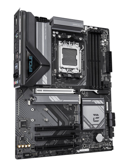 GIGABYTE B850 EAGLE WIFI6E pagrindinė plokštė – plokštės vaizdas kampu