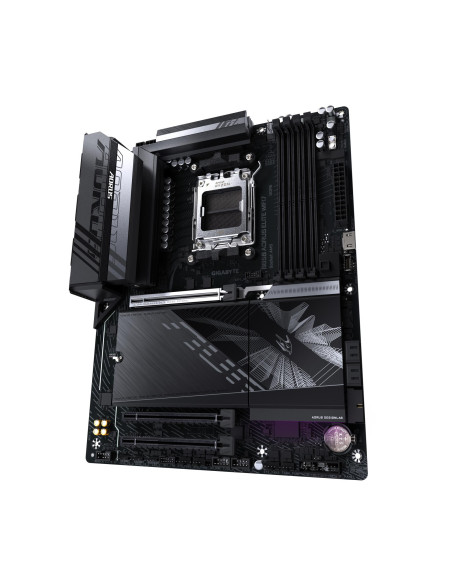 GIGABYTE B850 AORUS ELITE WIFI7 pagrindinė plokštė – radiatoriai ir komponentai kampu