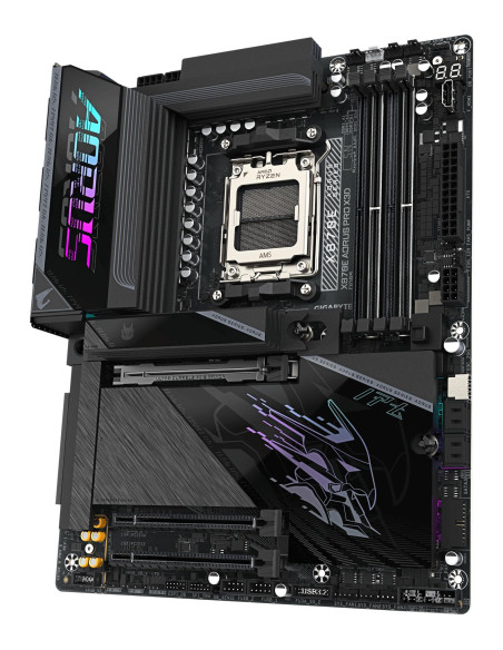 GIGABYTE X870E AORUS PRO X pagrindinė plokštė – plokštės vaizdas iš dešinės