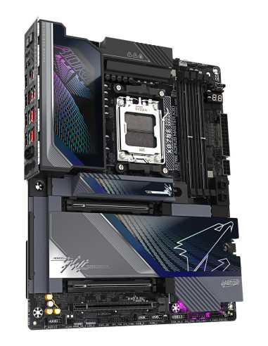GIGABYTE X870E AORUS MASTER X pagrindinė plokštė – plokštės vaizdas iš kairės