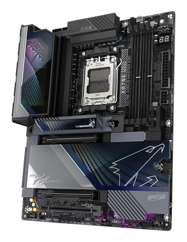 GIGABYTE X870E AORUS MASTER X pagrindinė plokštė – plokštės vaizdas iš dešinės