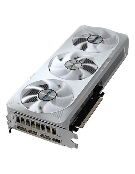 GIGABYTE GeForce RTX 5070 EAGLE OC ICE 12GB vaizdo plokštė – aušinimo sistemos vaizdas kampu