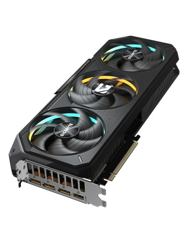 GIGABYTE GeForce RTX 5070 GAMING OC 12GB vaizdo plokštė – aušinimo sistemos vaizdas kampu