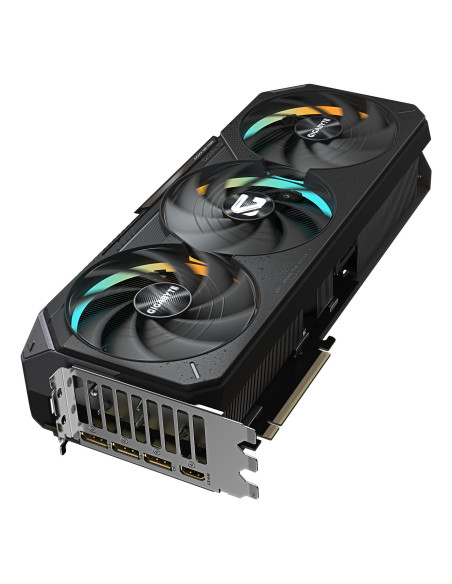 GIGABYTE GeForce RTX 5070 Ti GAMING OC 16GB vaizdo plokštė – aušinimo sistemos vaizdas kampu