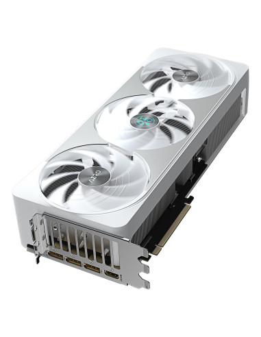 GIGABYTE GeForce RTX 5070 Ti AERO OC 16GB vaizdo plokštė – aušinimo sistemos vaizdas kampu