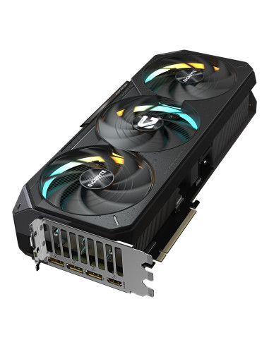 GIGABYTE GeForce RTX 5080 GAMING OC 16GB vaizdo plokštė – aušinimo sistemos vaizdas kampu
