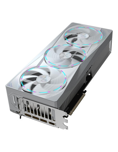 GIGABYTE AORUS GeForce RTX 5080 MASTER ICE 16GB vaizdo plokštė – aušinimo sistemos vaizdas kampu