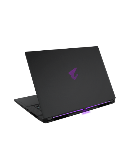 GIGABYTE AORUS MASTER 16 RTX 5090 nešiojamas žaidimų kompiuteris – uždarytas korpusas ir galinis dangtis